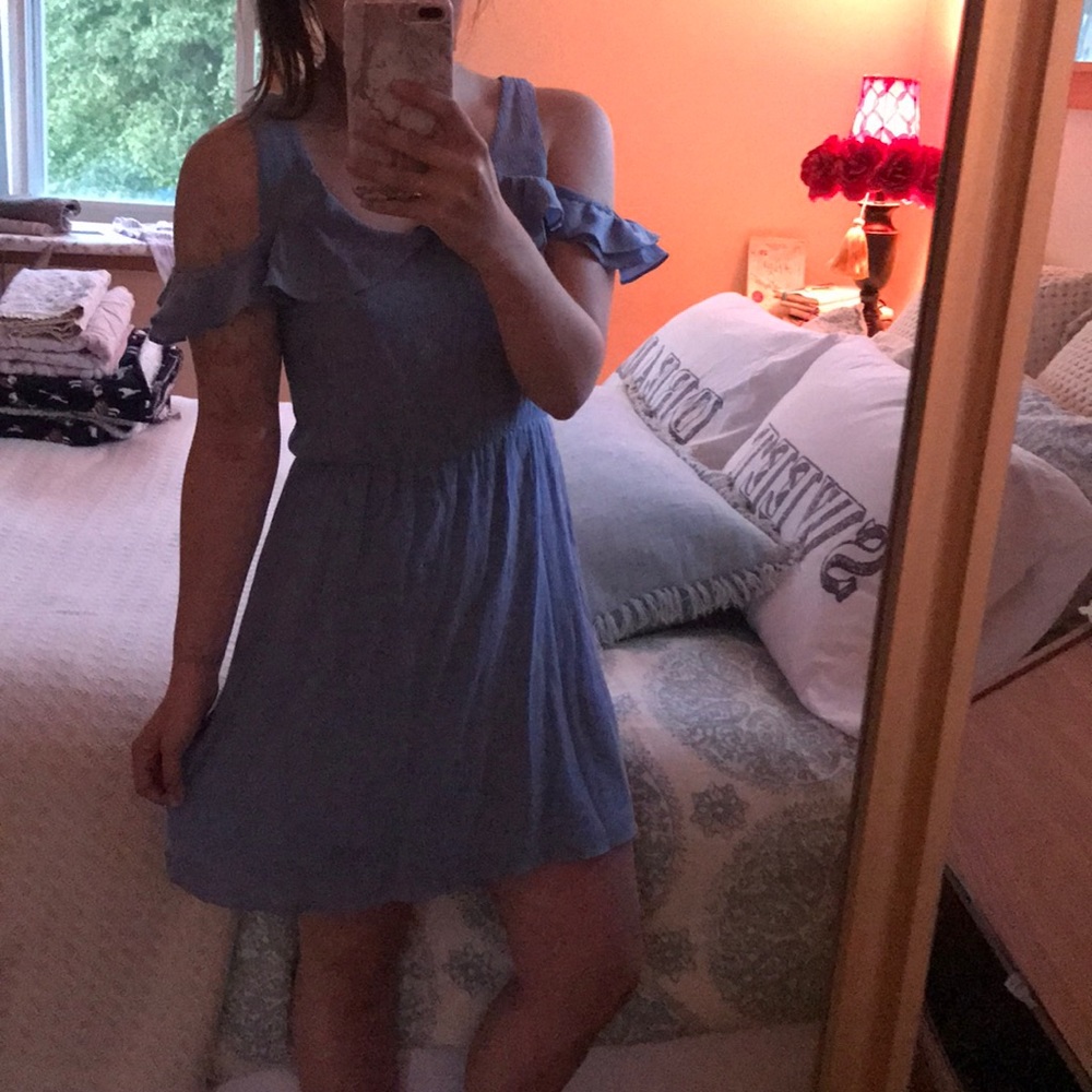 Cold shoulder dress (never been worn)